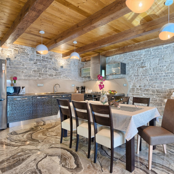 Kuhinja, Villa Patrick, Villa Patrick - luksuzna kamena kuća u srcu Istre Pazin