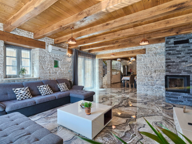 Superbly equipped for maximum comfort, Villa Patrick - maison de luxe en pierre au coeur de l'Istrie Pazin